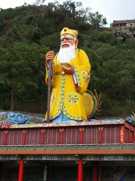 烘爐地擁有全台灣最大尊的土地公。(圖/翻攝自烘爐地南山福德宮臉書)