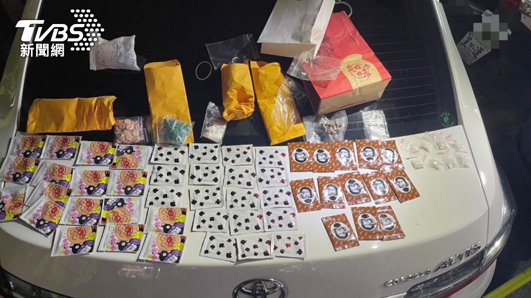 警方在車內搜出大量毒品。(圖/TVBS)