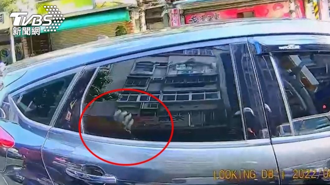 婦欠高利貸遭擄走恐嚇!等紅燈見到「她」 狂敲車窗呼救