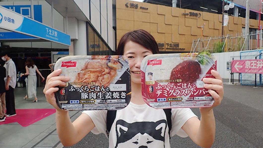 由於新冠疫情肆虐、顧客不便內用,日本有不少餐廳推出了新的冷凍食品菜餚。(圖/翻攝自Gurunavi推特)