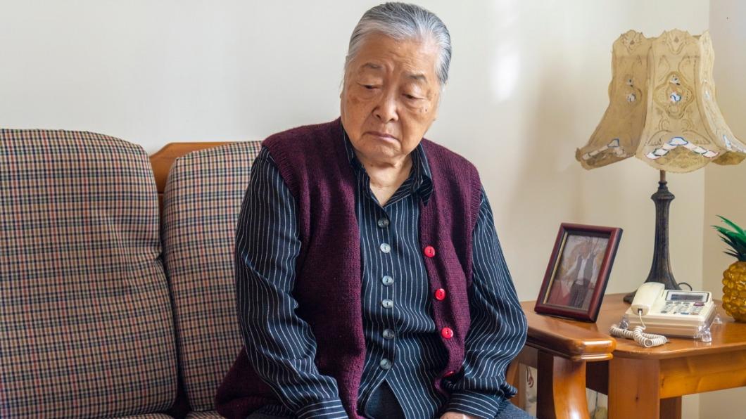 劉引商去年5月發現腋下靠乳部有腫塊，乳房外科檢查研判是良性。（圖／大愛電視提供）