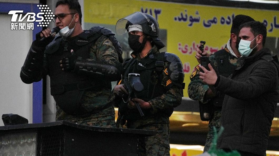 伊朗女示威者私密處中彈! 外媒:軍方刻意射擊「性器官」