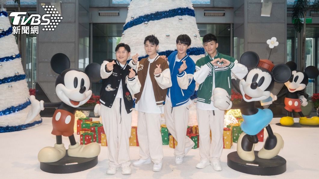 「機智男孩IT BOYZ」巨星耶誕演唱會唱跳新歌。(圖/TVBS)