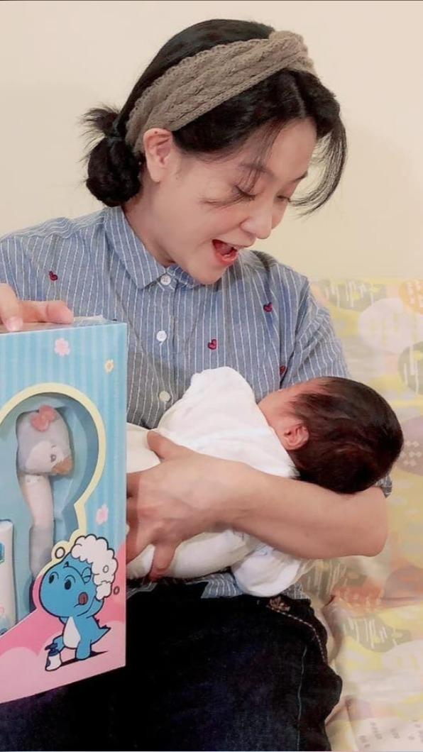 海裕芬曬出女兒合照。(圖/翻攝自海裕芬臉書)