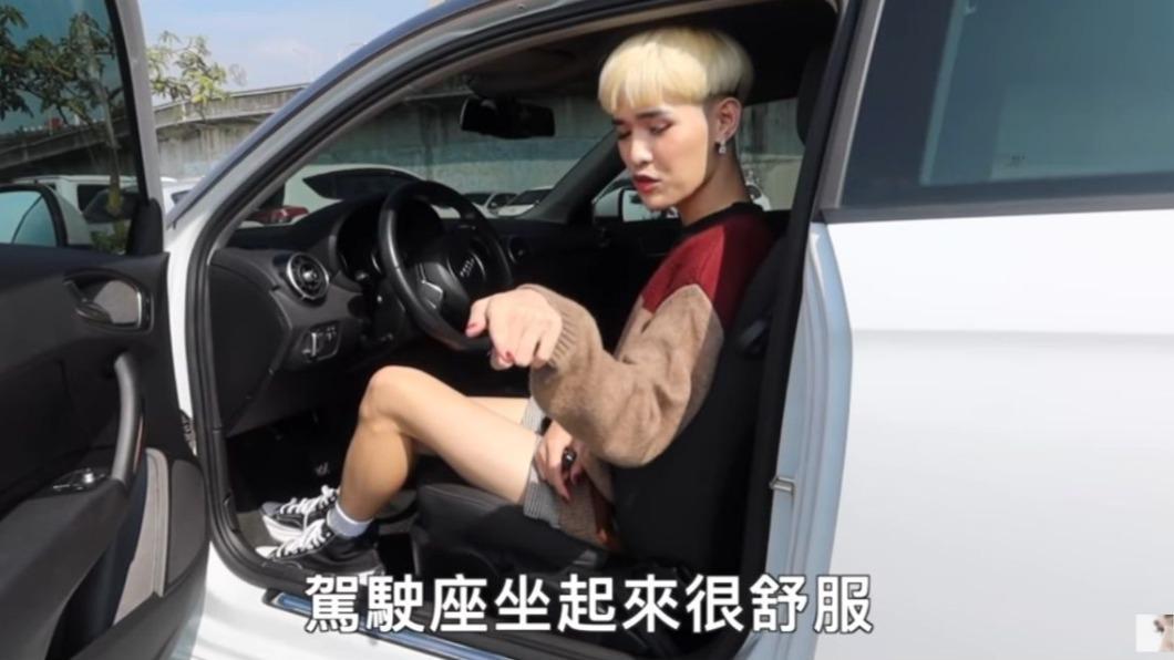 鍾明軒去年購入奧迪送給自己。(圖/翻攝自鍾明軒YT)