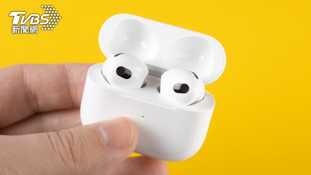 蝦皮AirPods 藍牙耳機 第 3 代 搭配充電盒暖心優惠價3599元。(示意圖/shutterstock 達志影像)