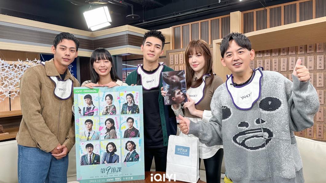 右起黃子佼、許瑋甯、陳昊森、王渝屏、各務孝太。（圖／愛奇藝國際站提供）