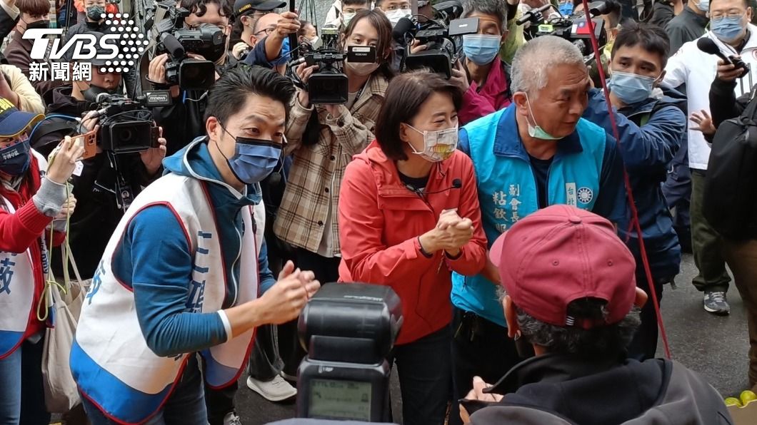 最強助選員!市場婆媽爭拍蔣萬安 王鴻薇反被晾一旁