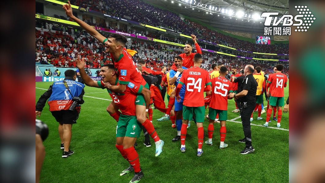 摩洛哥球員於賽後慶祝勝利。(圖/達志影像路透)