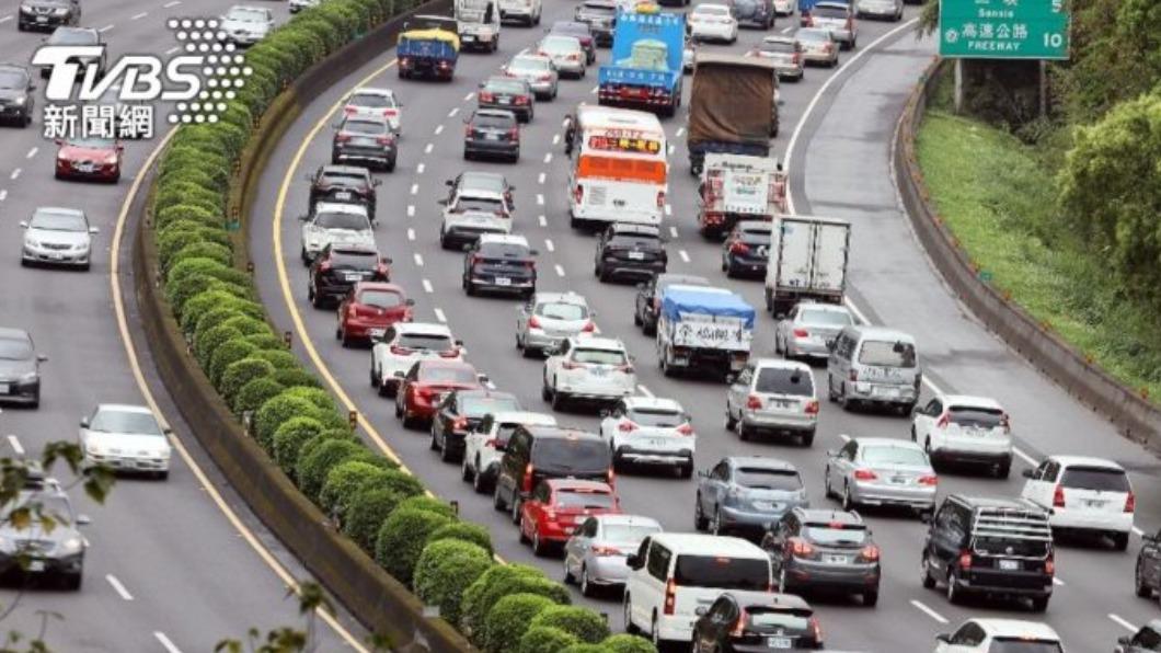 有些人認為在高速公路開車比市區還要安全。(圖/TVBS資料畫面)