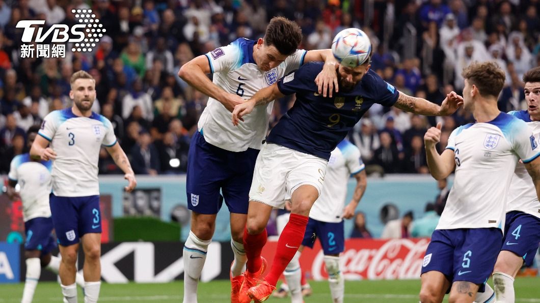 面對英格蘭強力防守,法國老將吉魯(Olivier Giroud)仍在第84分鐘頭錘破網得分。(圖/達志影像路透)