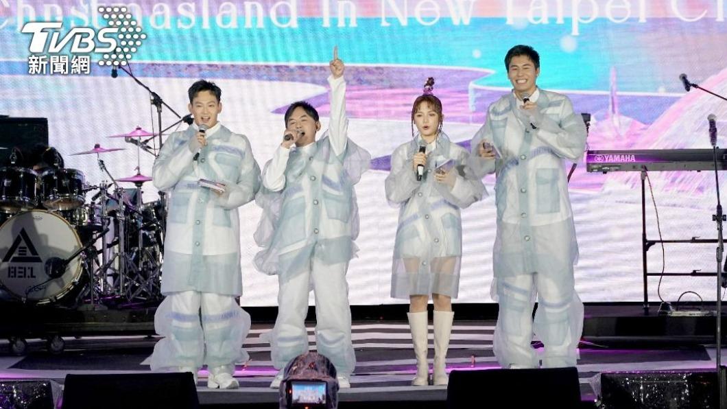 威廉（左起）、黃子佼、朵拉、風田日前主持，炒熱新北耶誕城的氣氛。（圖／TVBS）