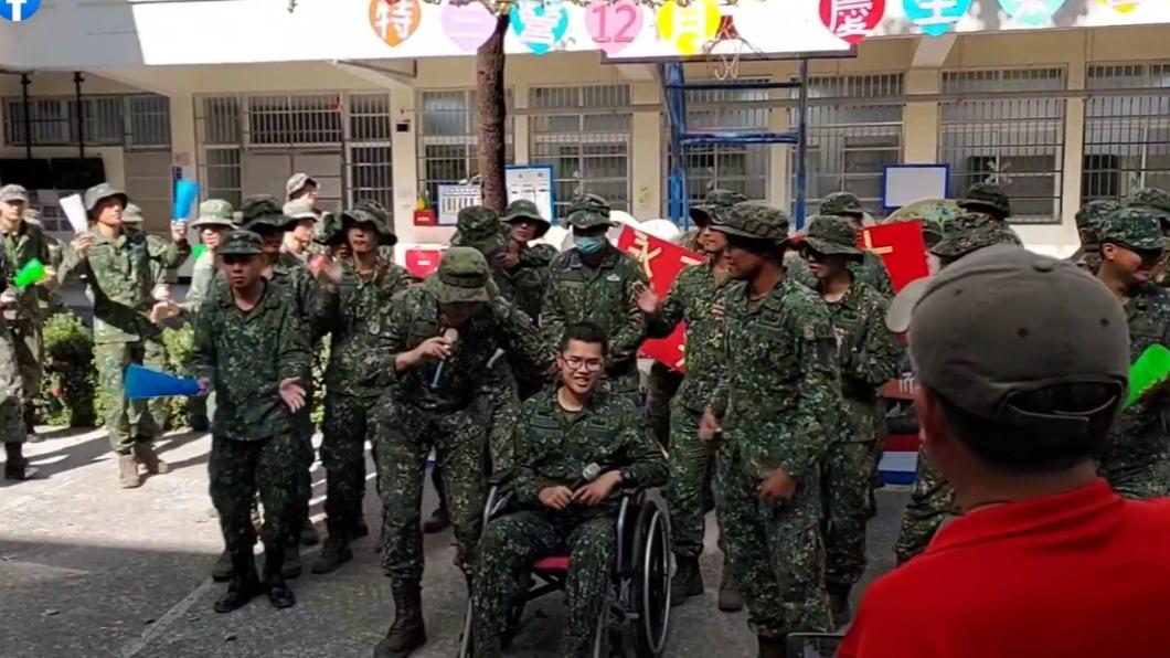 秦良丰透露,還想跳傘、行軍。(圖/翻攝自秦天人臉書)