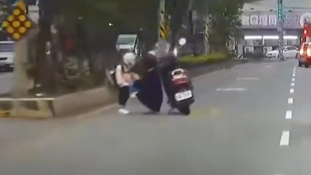 圖/翻攝自八卦村 - 行車紀錄器影片上傳中心