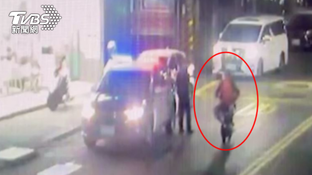 騎微型電動二輪車不戴帽遭警攔 醉男酒測值超高辯:我用滑的