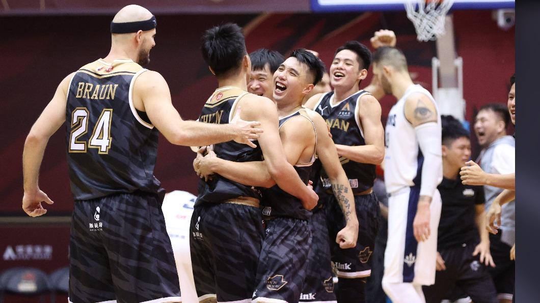 獵鷹1分差險勝海神。（圖／球團提供）