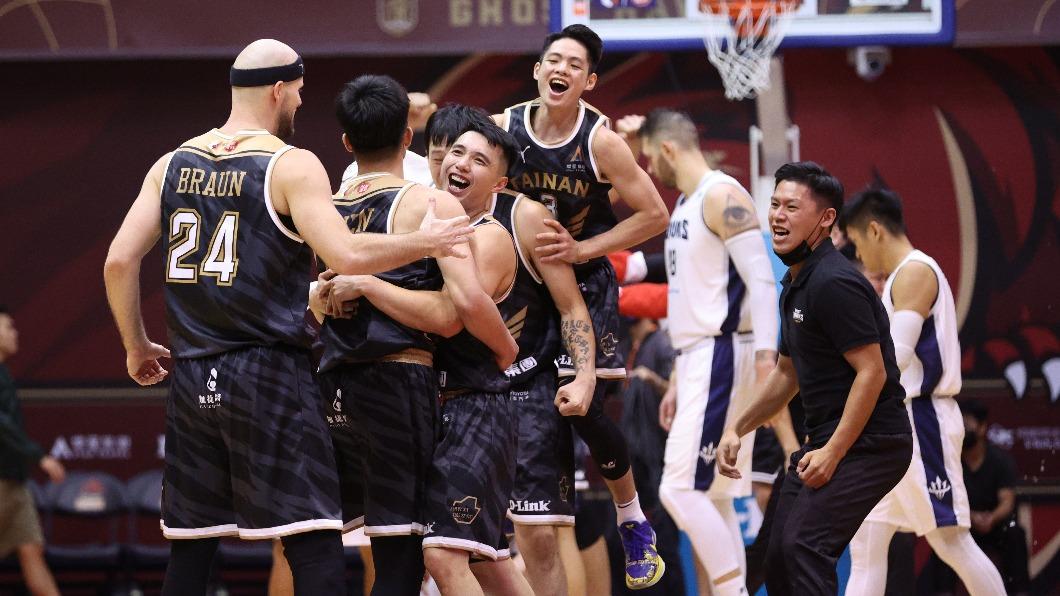 獵鷹1分差險勝海神。（圖／球團提供）