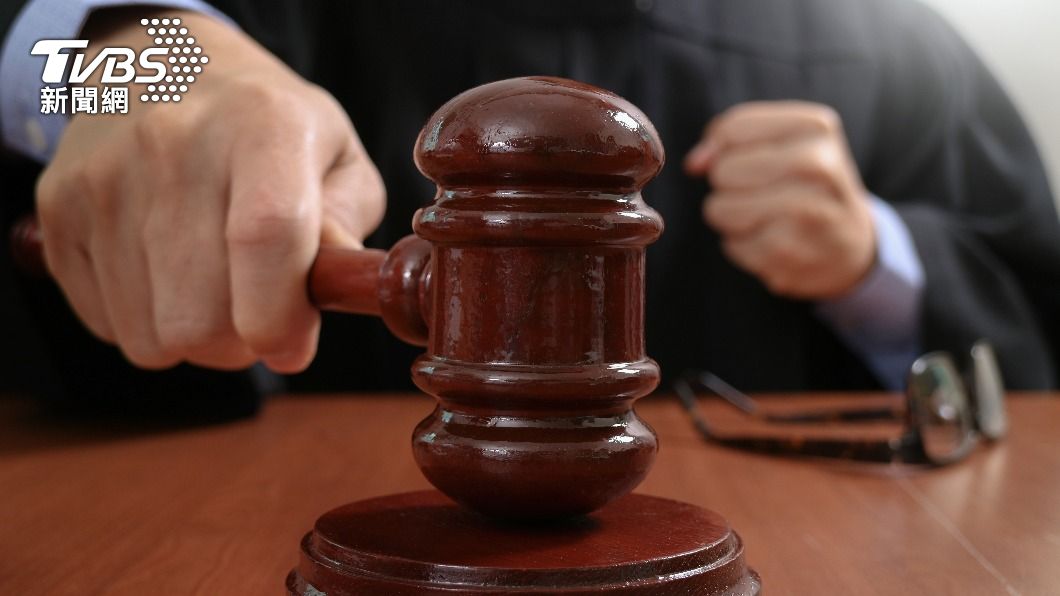 法官審酌老翁情形判決免刑,並寫下千字文勸善。(示意圖/shutterstock達志影像)