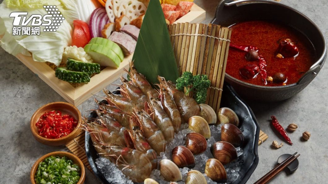 蝦皮購物「12.12狂歡生日慶」攜手築間餐飲集團聯名打造「多蝦蜊歡聚鍋套餐」。(圖/蝦皮提供)