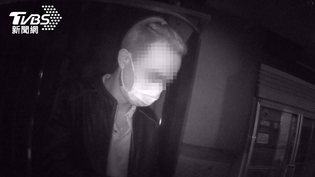 失聯移工遇到員警盤查。(圖/警方提供)