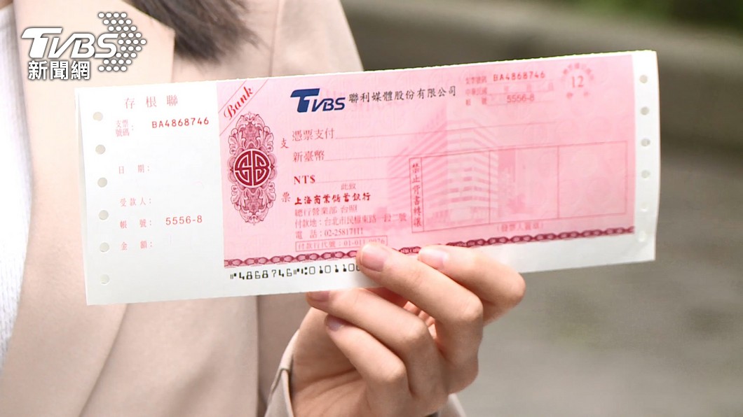謝金河說,假如他是總統,會直接寄支票到人民的家。(示意圖/TVBS資料照)