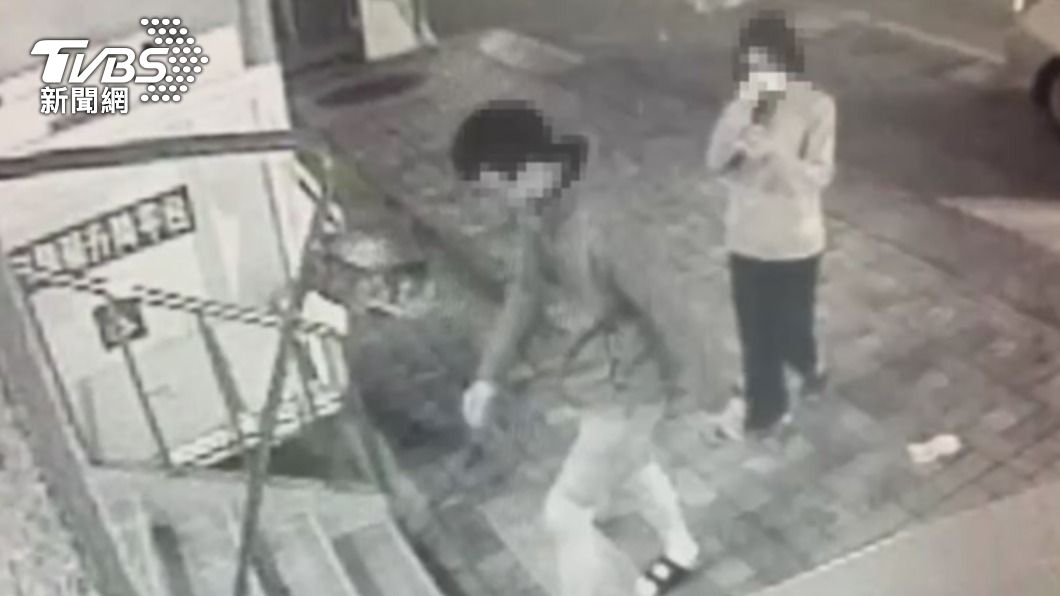 轎車駕駛事後前往派出所提告恐嚇。（圖／TVBS）