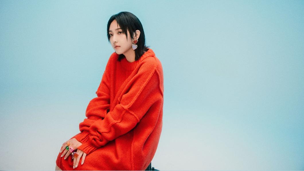 羅莎莎為發片瘦了5公斤。（圖／華研國際提供）