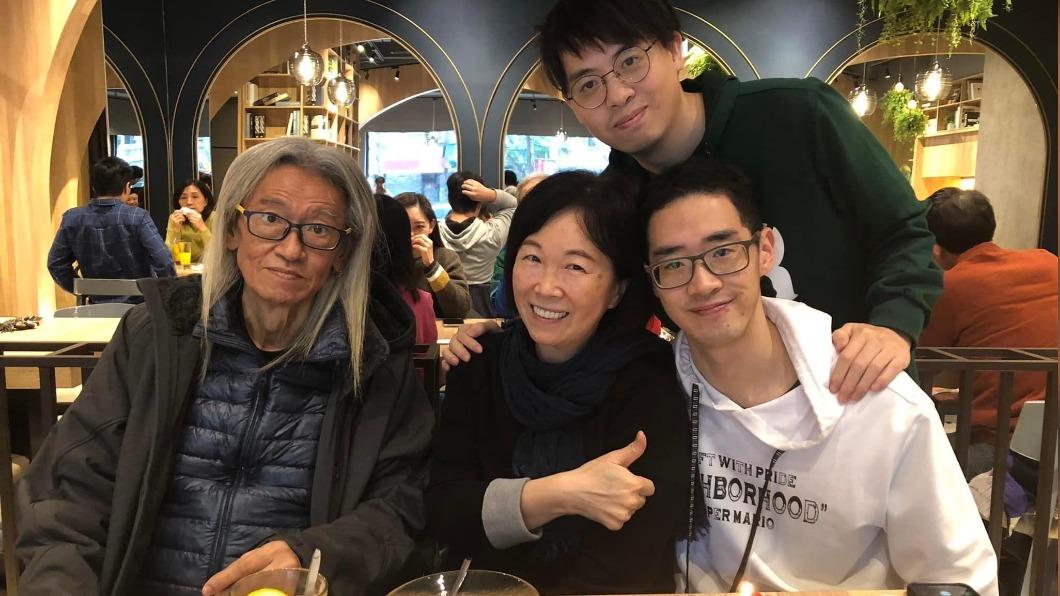 林秋離全家福。（圖／翻攝自熊美玲臉書）