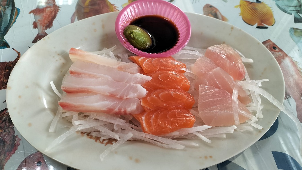 生魚片漁港直送「12片1百元」 他嫌貴踩雷卻狂遭洗臉