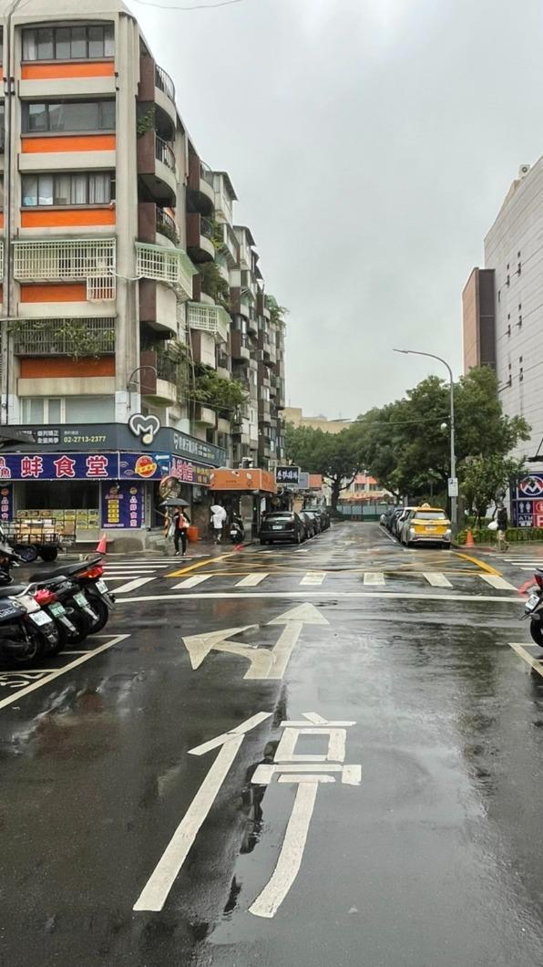 路口「停」標線。(圖/交通部提供)