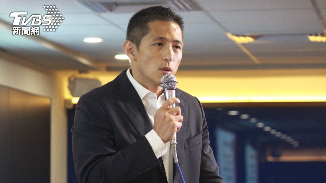 民進黨台北市第3選區立委補選參選人吳怡農上午舉行政見發表記者會,並於會後受訪。(圖/方炳超攝)