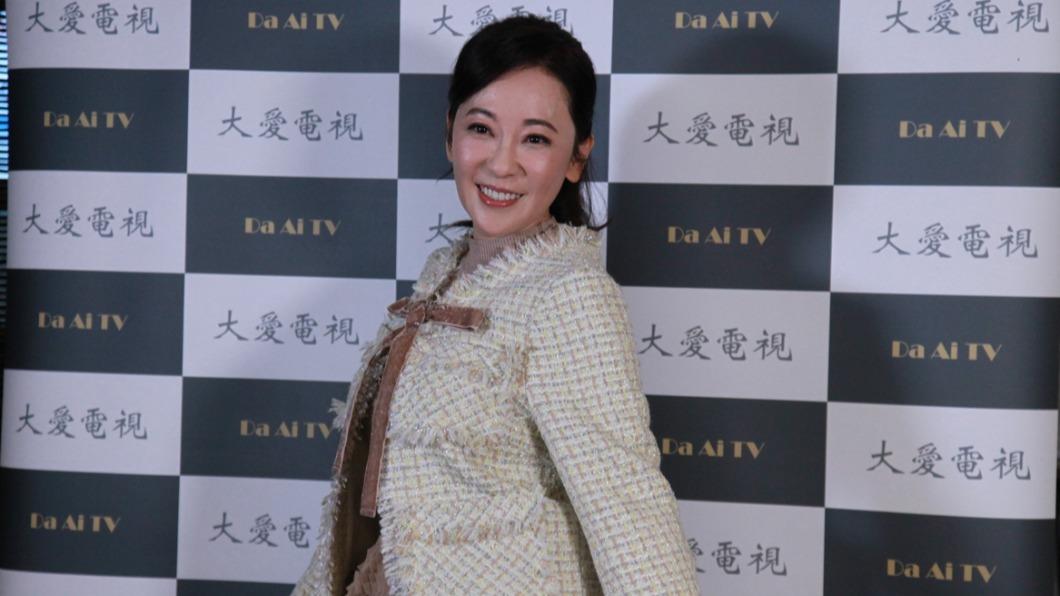 況明潔坦言因家裡開幼稚園,導致產生不婚不生的想法。(圖/大愛提供)