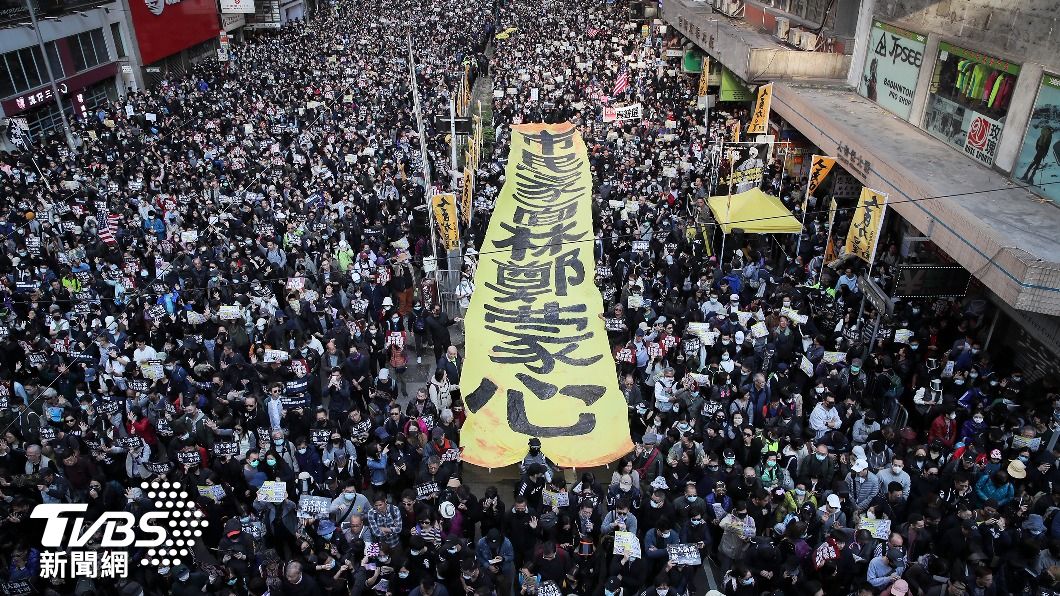 香港2019年爆發的大規模抗爭,讓《願榮光歸香港》誕生。(圖/達志影像美聯社)