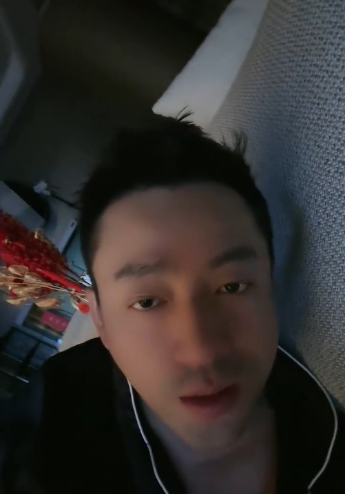 生病的汪小菲失去昔日霸氣。（圖／翻攝自微博）
