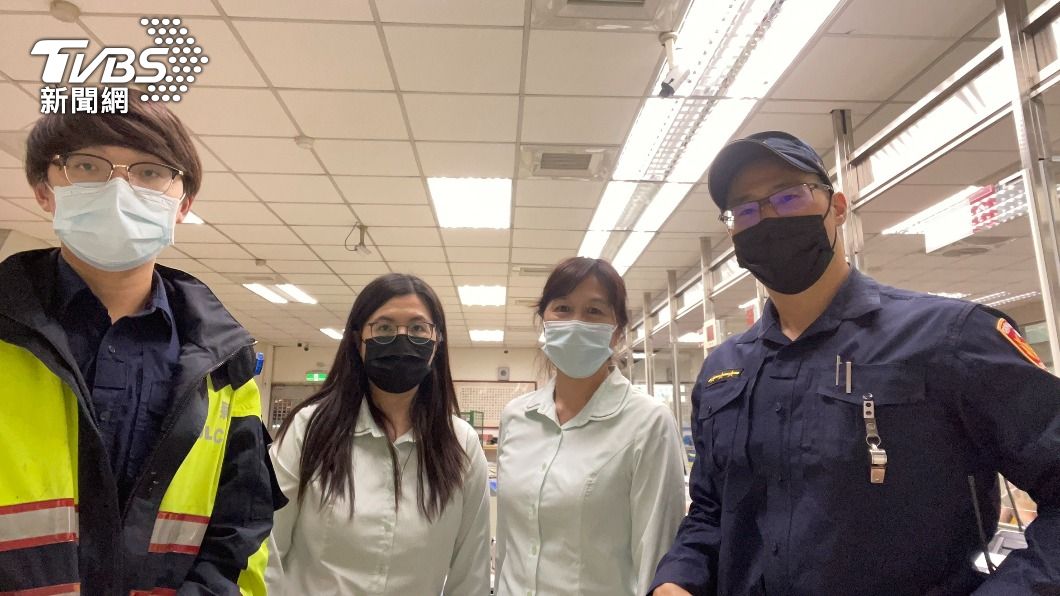 好在郵局行員機警通報警方到場阻詐。（圖／TVBS）