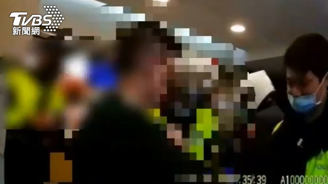 男子買飲料想賒帳被拒絕竟然亮槍。(圖/TVBS)