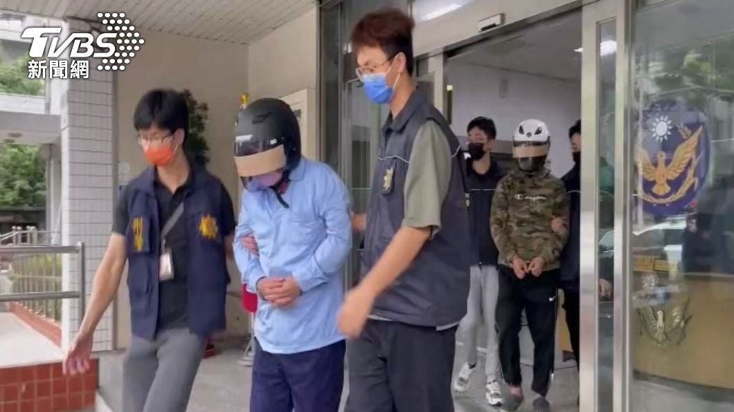 警方將范嫌移送。(圖/TVBS)