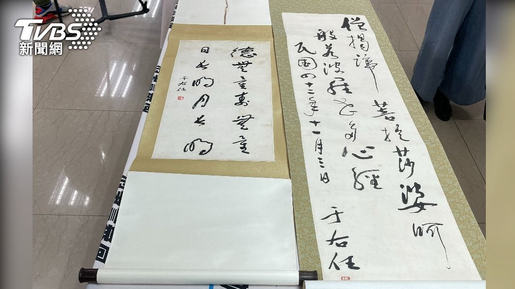 警方找回部分字畫。(圖/TVBS)
