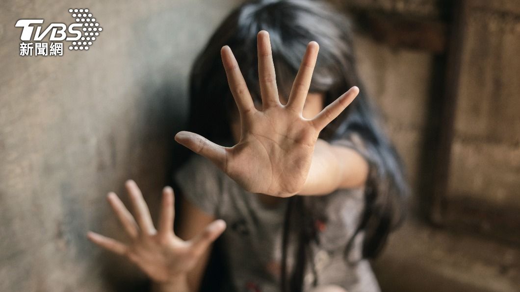 把3歲女兒用繩子綁在家 日本年輕媽媽稱:怕她亂跑
