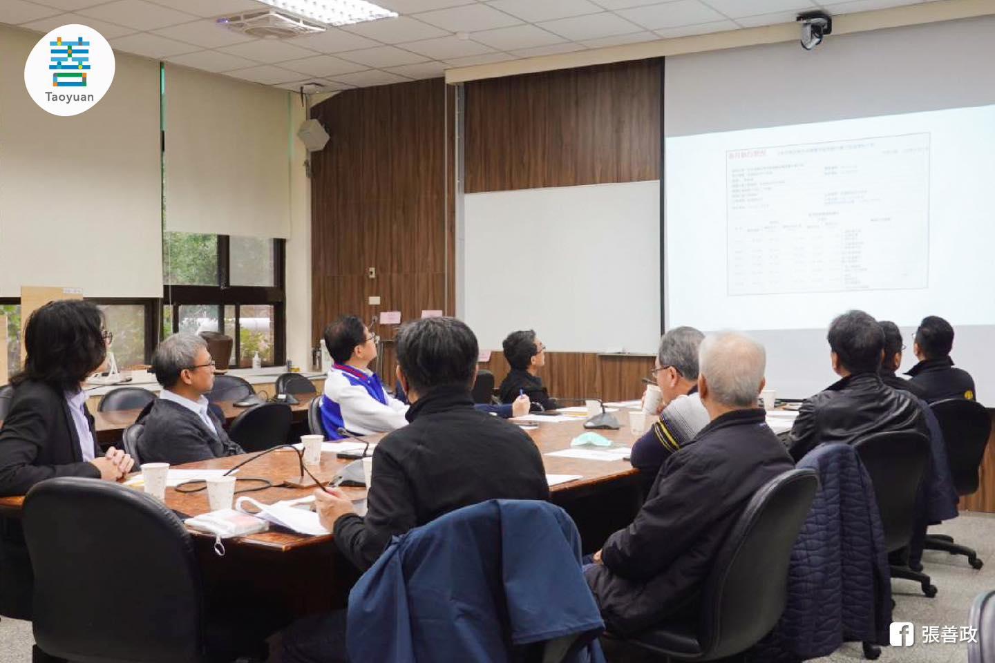 張善政邀請專家一起開會討論公共工程議題。(圖/翻攝自張善政臉書)
