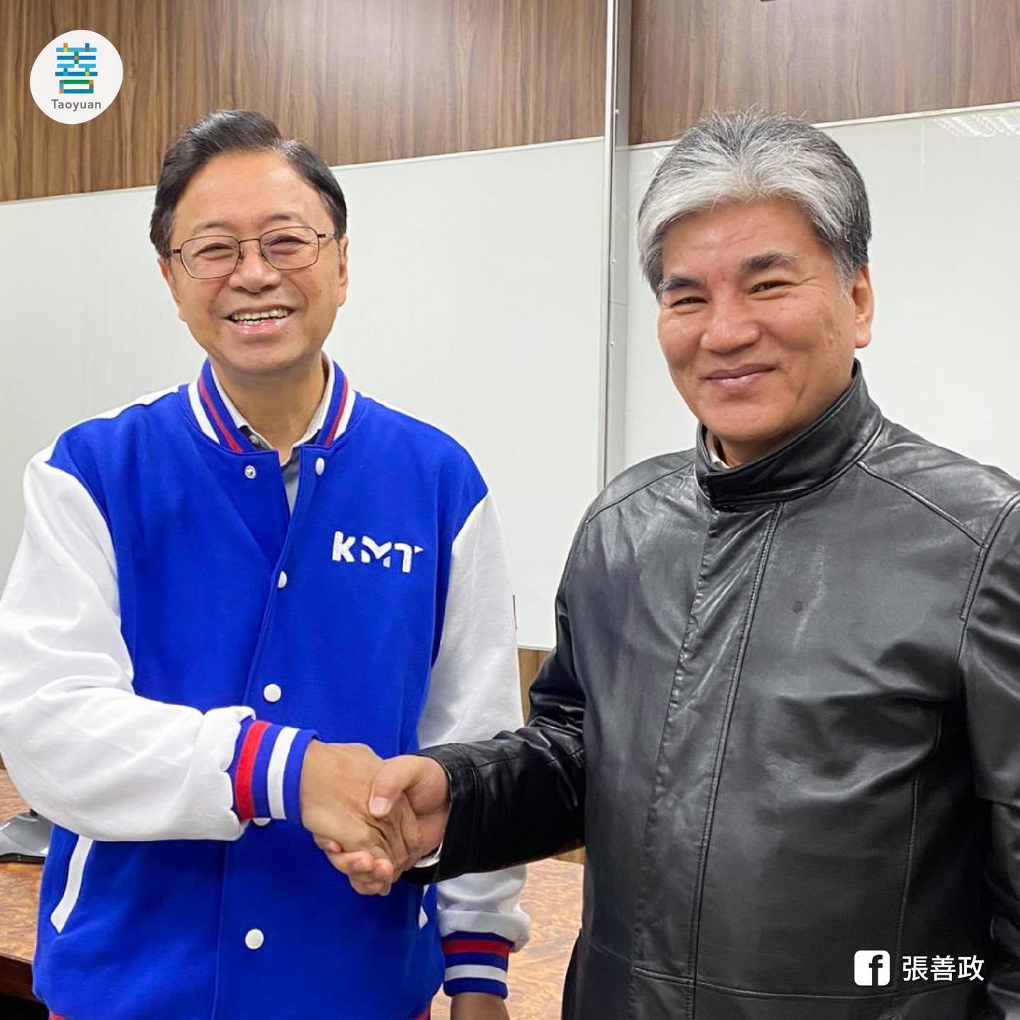 張善政和李鴻源握手合影。(圖/翻攝自張善政臉書)