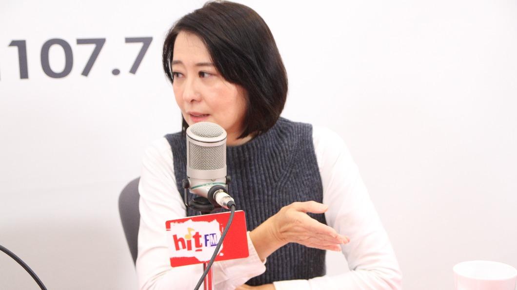 王鴻薇今(14)日上午接受廣播專訪時哽咽落淚。(圖/王鴻薇辦公室提供)