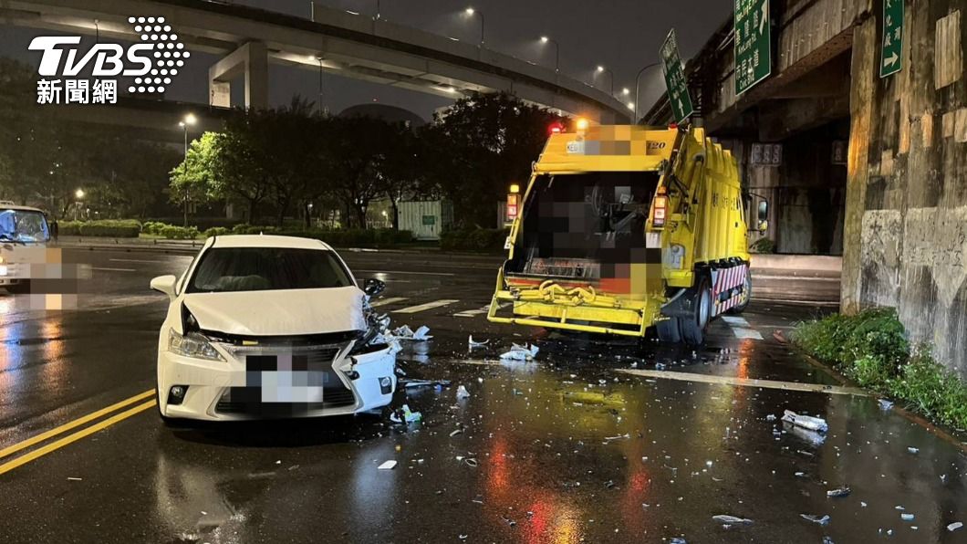 太醉!男駕駛闖對向猛撞垃圾車 酒測值0.55被上銬