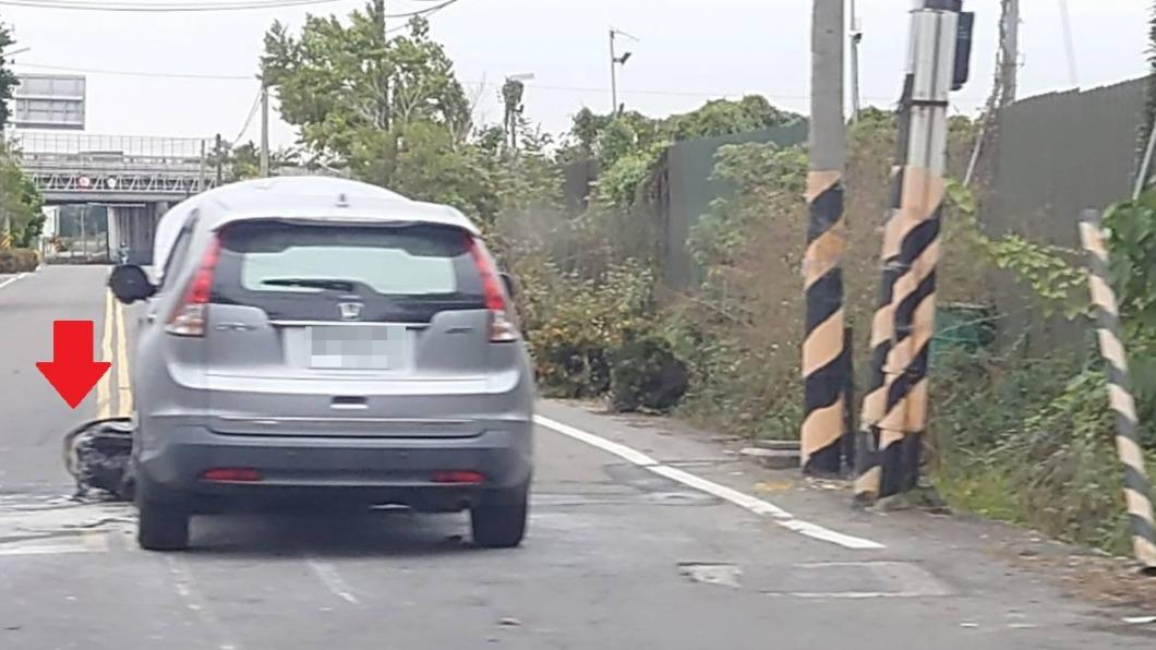 快訊/雲林老婦騎機車「疑闖紅燈」挨撞 送醫搶救不治