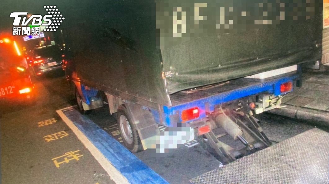 貨車違停「開車尾門」!遭破壞鎖頭拖走 怒告拖吊業者
