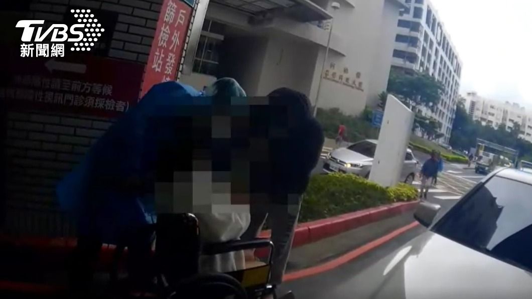 陳男與孕妻平安抵達醫院。(圖/TVBS)