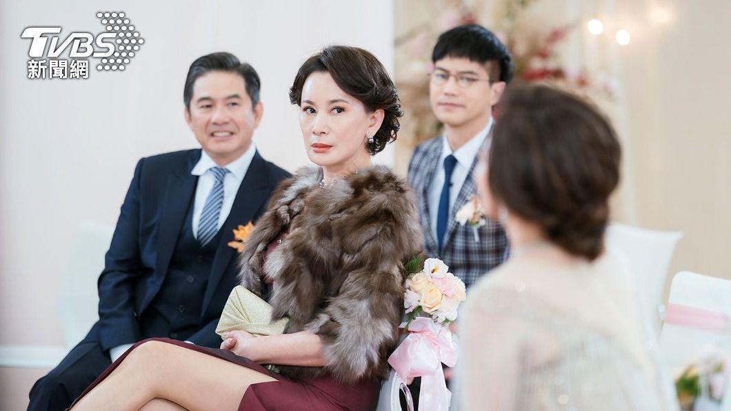 陳亞蘭怒視王彩樺,不願成為親家。(圖/TVBS)