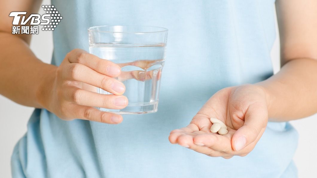 感冒女混吃7種藥「臉爛全膿皰」 醫驚:重症恐敗血致命