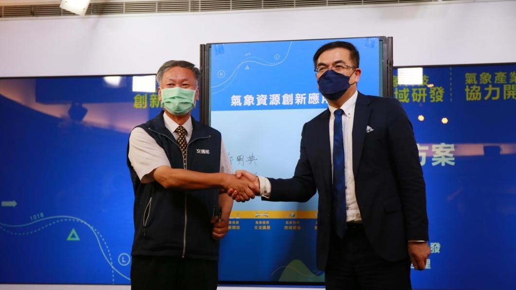 「冷氣團大戰」和好了!彭啟明曬與鄭明典合照:本來就好朋友