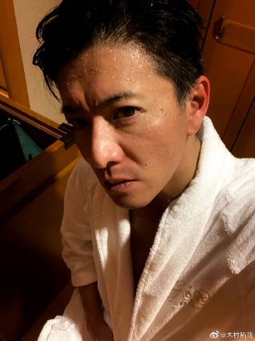 「大咖男神」木村拓哉成外送員(圖/翻攝自木村拓哉微博)